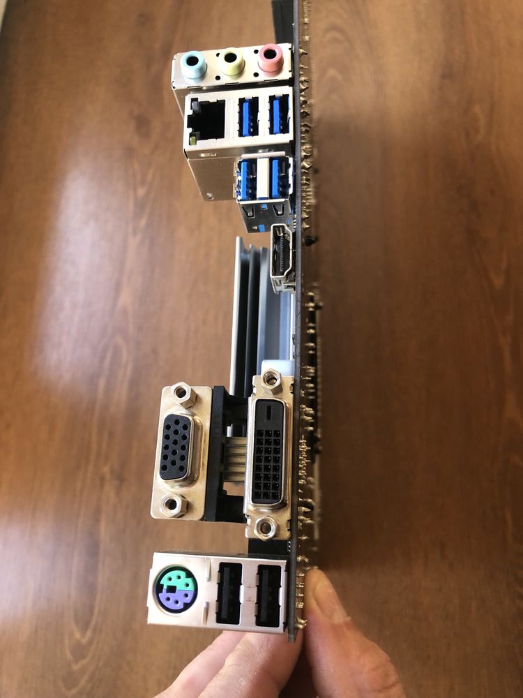 Материнська плата Asus