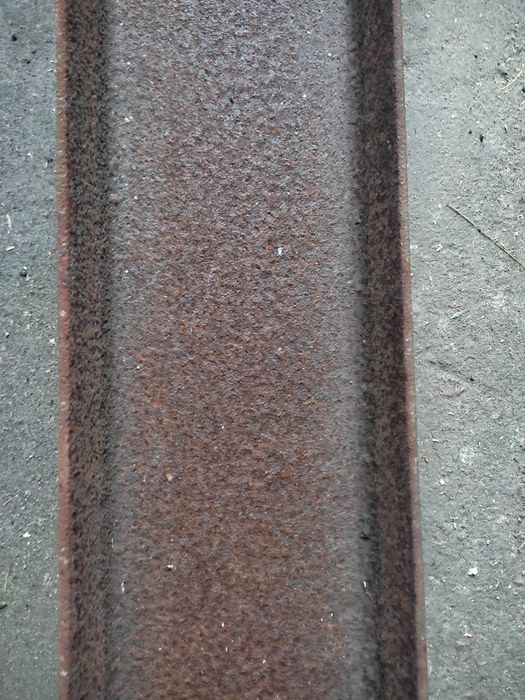 Довжина 5 метрів, ширина 18 см.