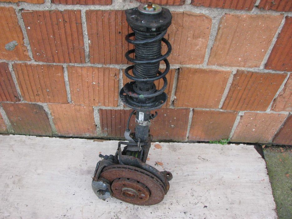 Mcpherson zwrotnica lewa polo 6QO 1,4B