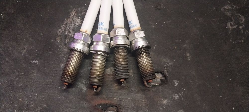 Продам автомобильные свечи NGK (22401AA920) оригинал, пробег 30к