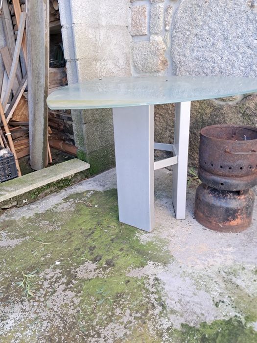 Mesa vidro em triângulo