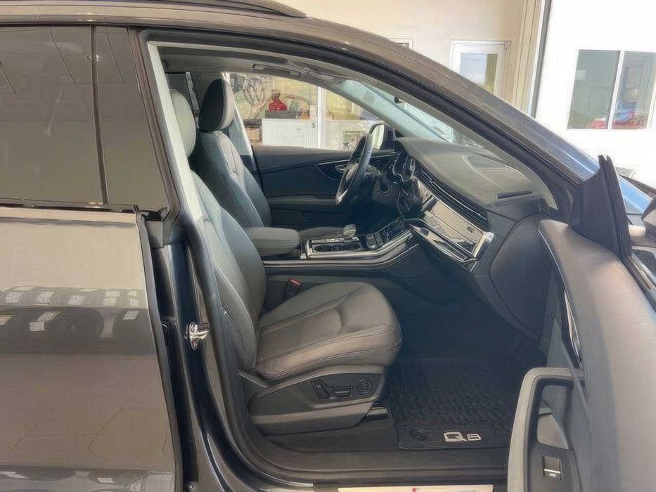 Audi Q8      2025