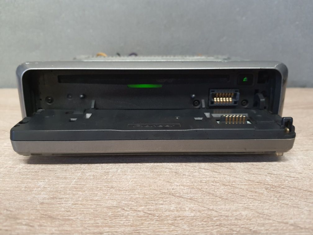 Radio samochodowe Pioneer z CD  RDS / RCA DEH-2500R Kol. zielony