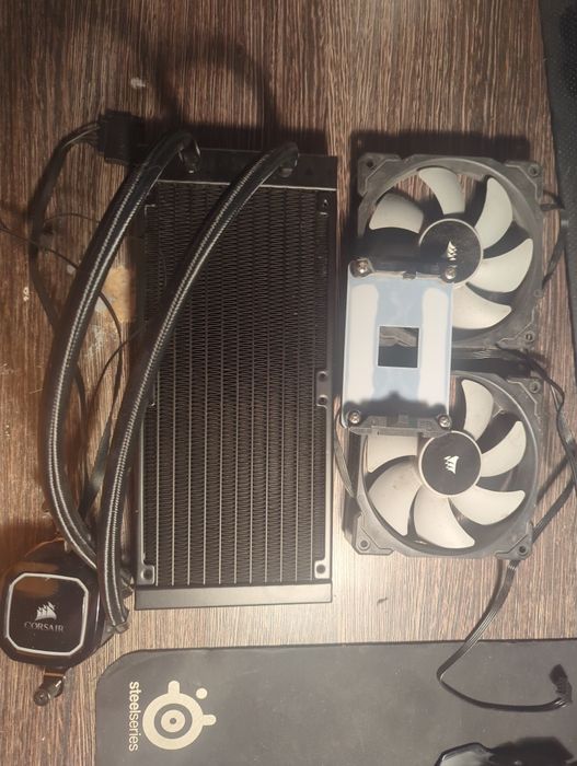 Chłodzenie wodne Corsair H100i