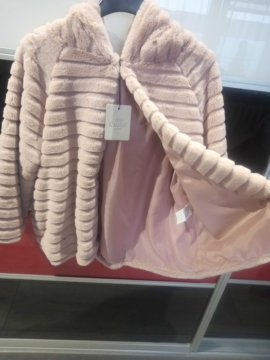 Krótkie futerko. Pudrowy róż krótkie Celina made in Italia wyprzedaż