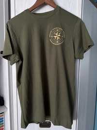 Zielony khaki nowy t-shirt Polski Znaczek Turystyczny S