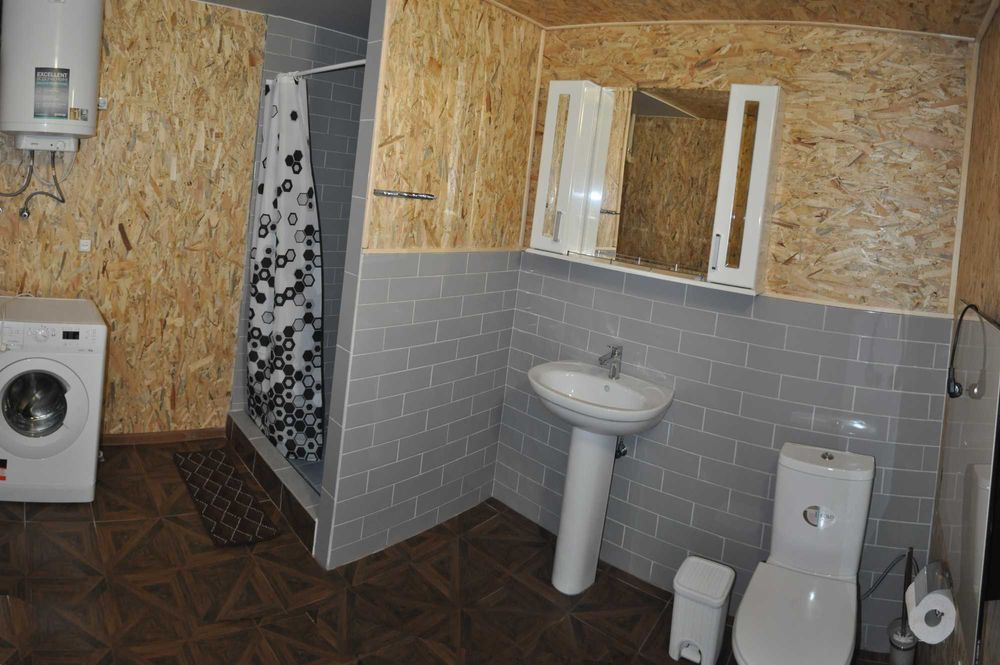 Дворівнева нова квартира подобово, погодино біля Фортеці!