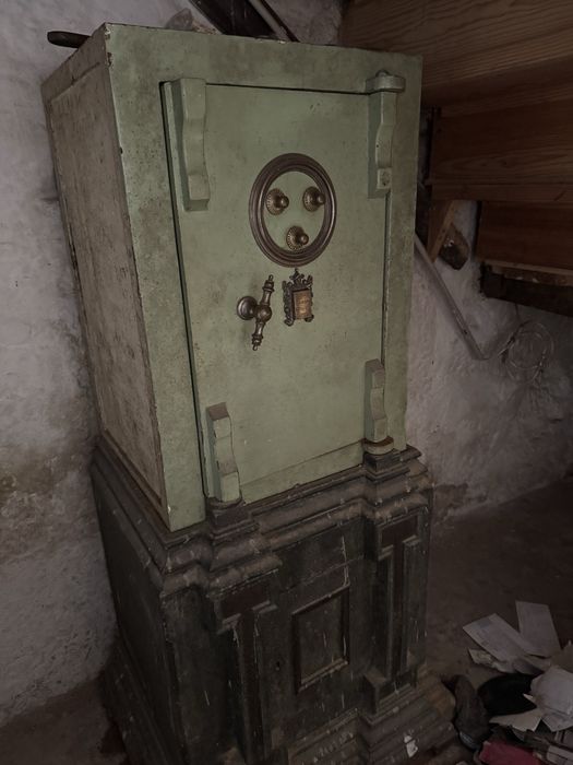 Cofre Antigo J.L. Rocha – R. Almada, Porto | Peça Rara e Decorativa