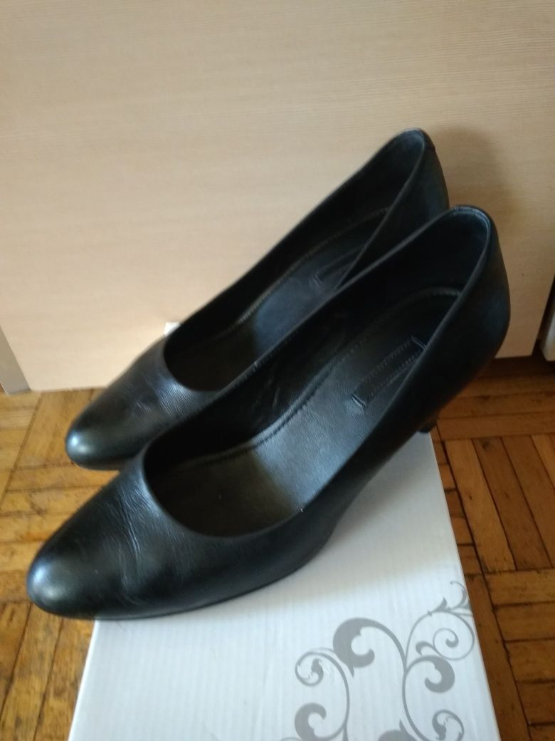 Buty skórzane czarne r.39