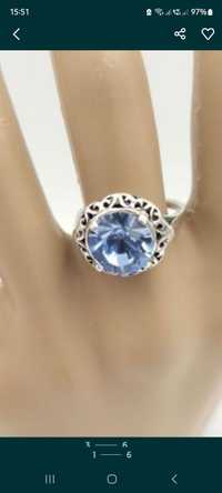 Srebrny pierścionek pr 925 z kryształ niebieski