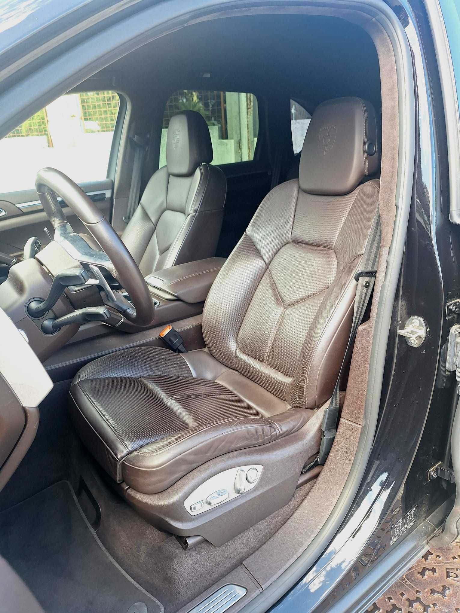 Porsche Cayenne S - Plug-in Hybrid Platinum Edition