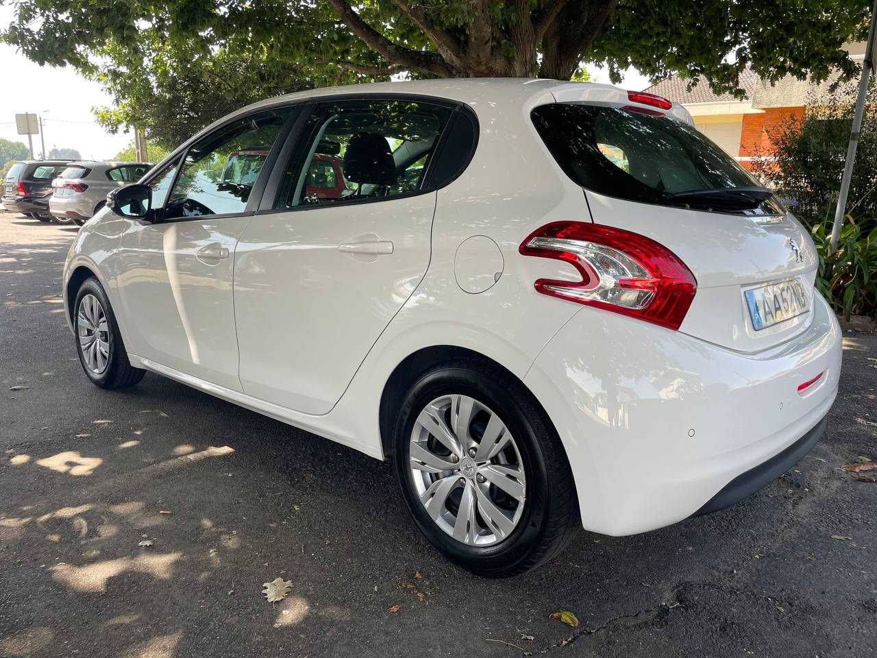 Peugeot 208 1,2 gasolina IMPECAVEL