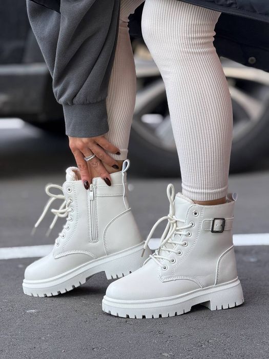 Зимові жіночі черевики на високій підошві