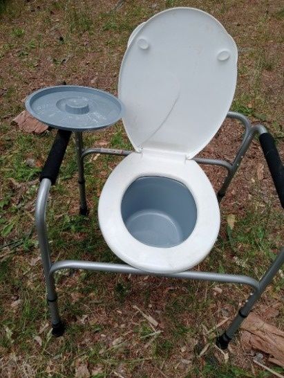Toaleta wc dla osoby starszych i niepełnosprawnych