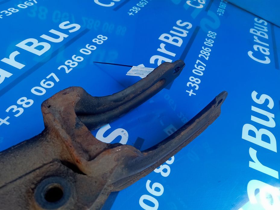 Стійка амортизатора переднього правого Volkswagen Touareg NF Туарег