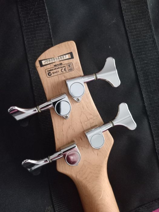 Guitarra baixo  Ibanez