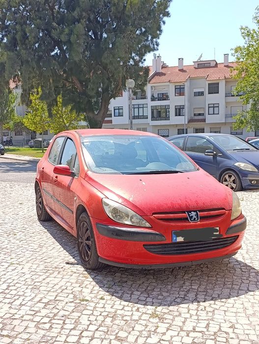 Peugeot 307 de cor vermelha 1.4 HDI