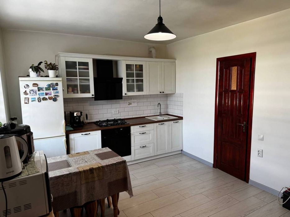 Великий світлий будинок з ремонтом, з підвалом та мансардою 37681