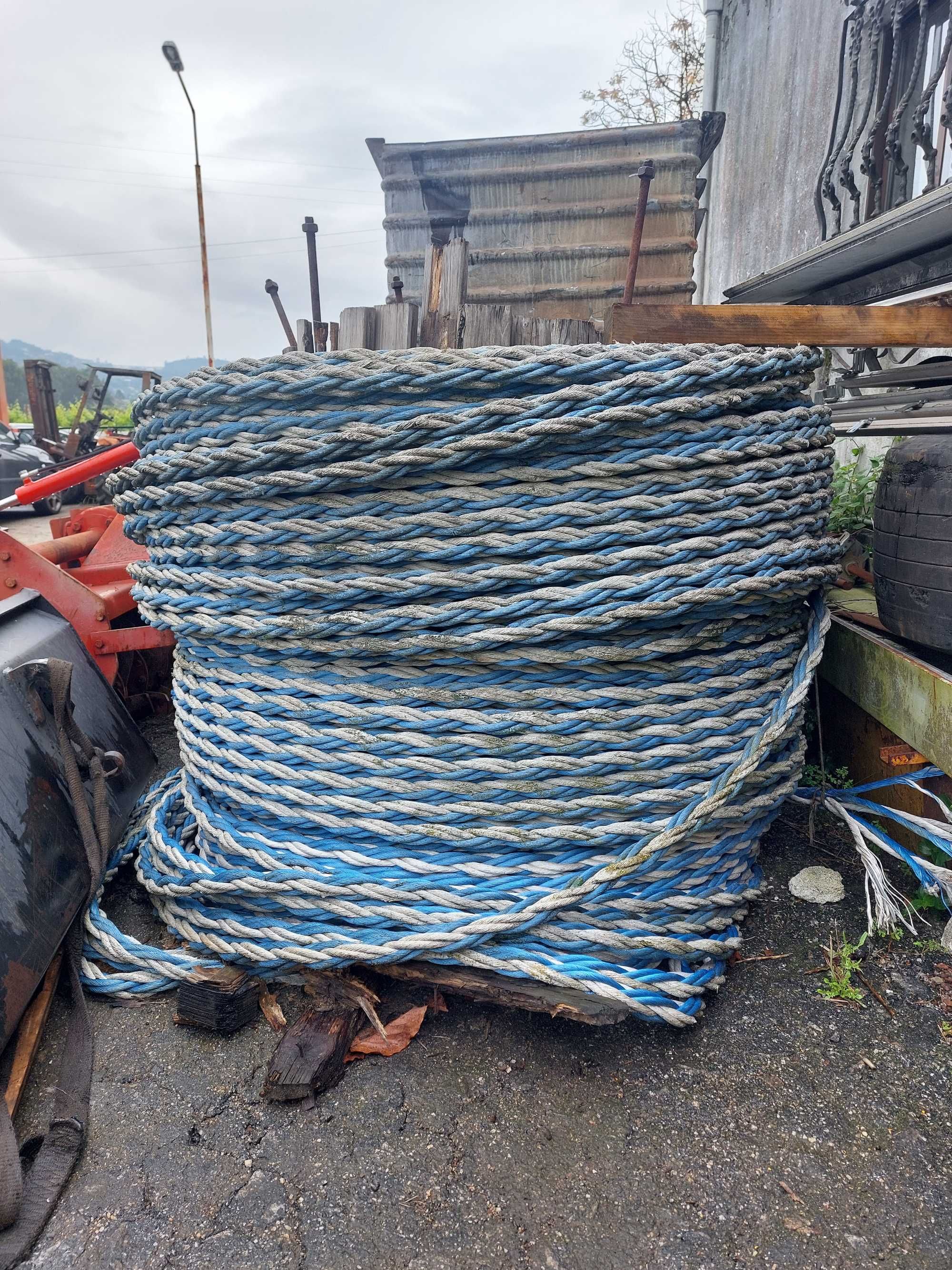 Corda com 8 cabos de aço