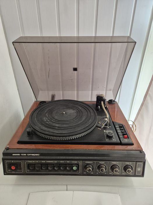 Проигрыватель винила, стерео Вега 108