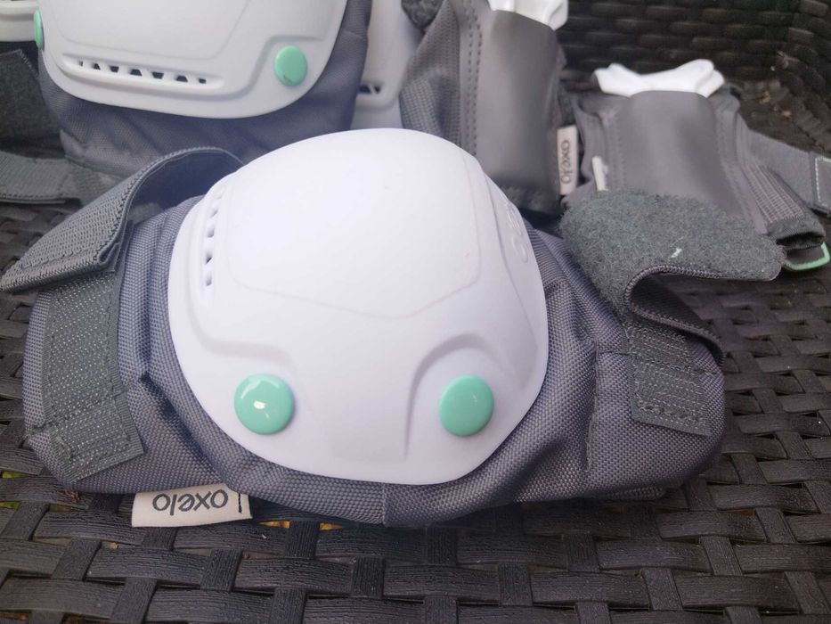 Ochraniacze na rolki Oxelo FIT 500 rozmiar S szaro-białe