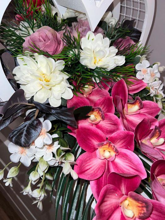 Kompozycja kwaitowa na pomnik kwiaty premium