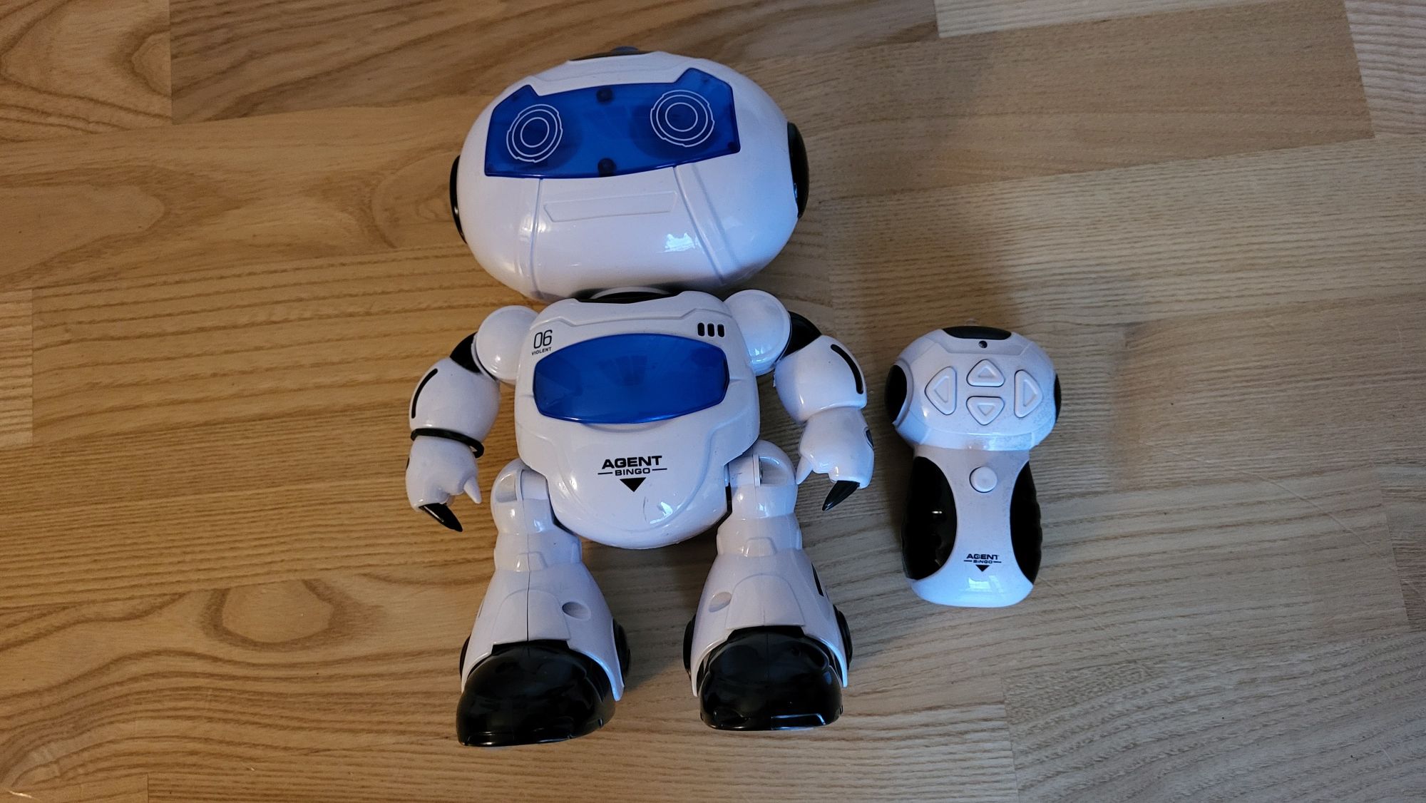 Robot ROBOT zdalnie sterowany, mówi, tańczy, świeci LED