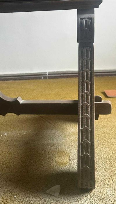 Mesa de jantar rectangular em madeira maciça para 8 pessoas