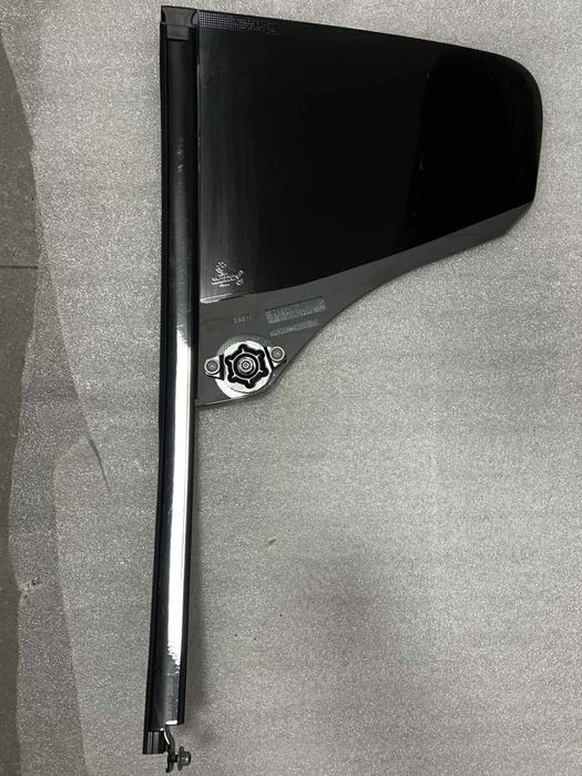 Скло заднє праве BMW 8 G16 оригінал 51357484250