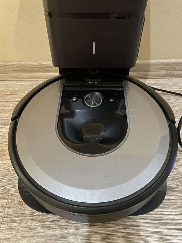 iRobot roomba i7+ ze stacją ładująco/opróżniającą