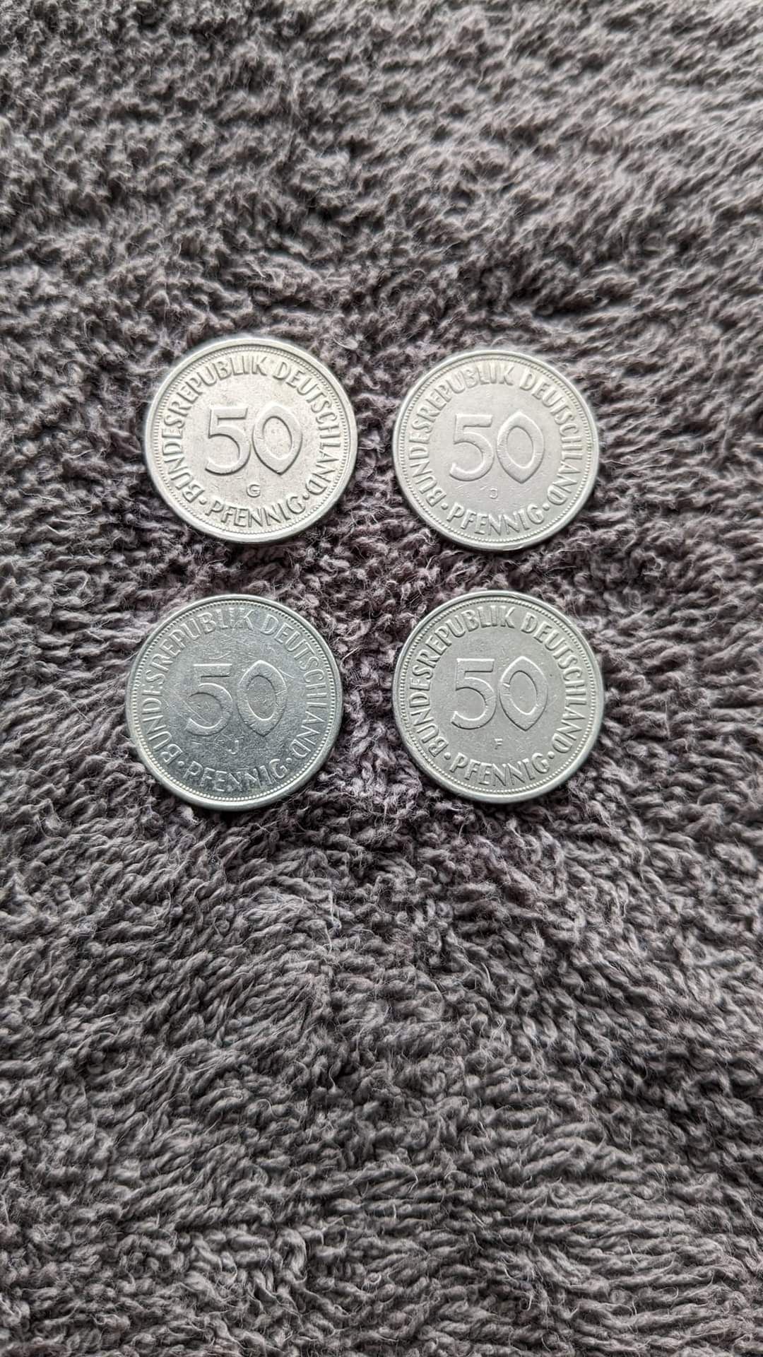 Lote 16 moedas Estrangeiras