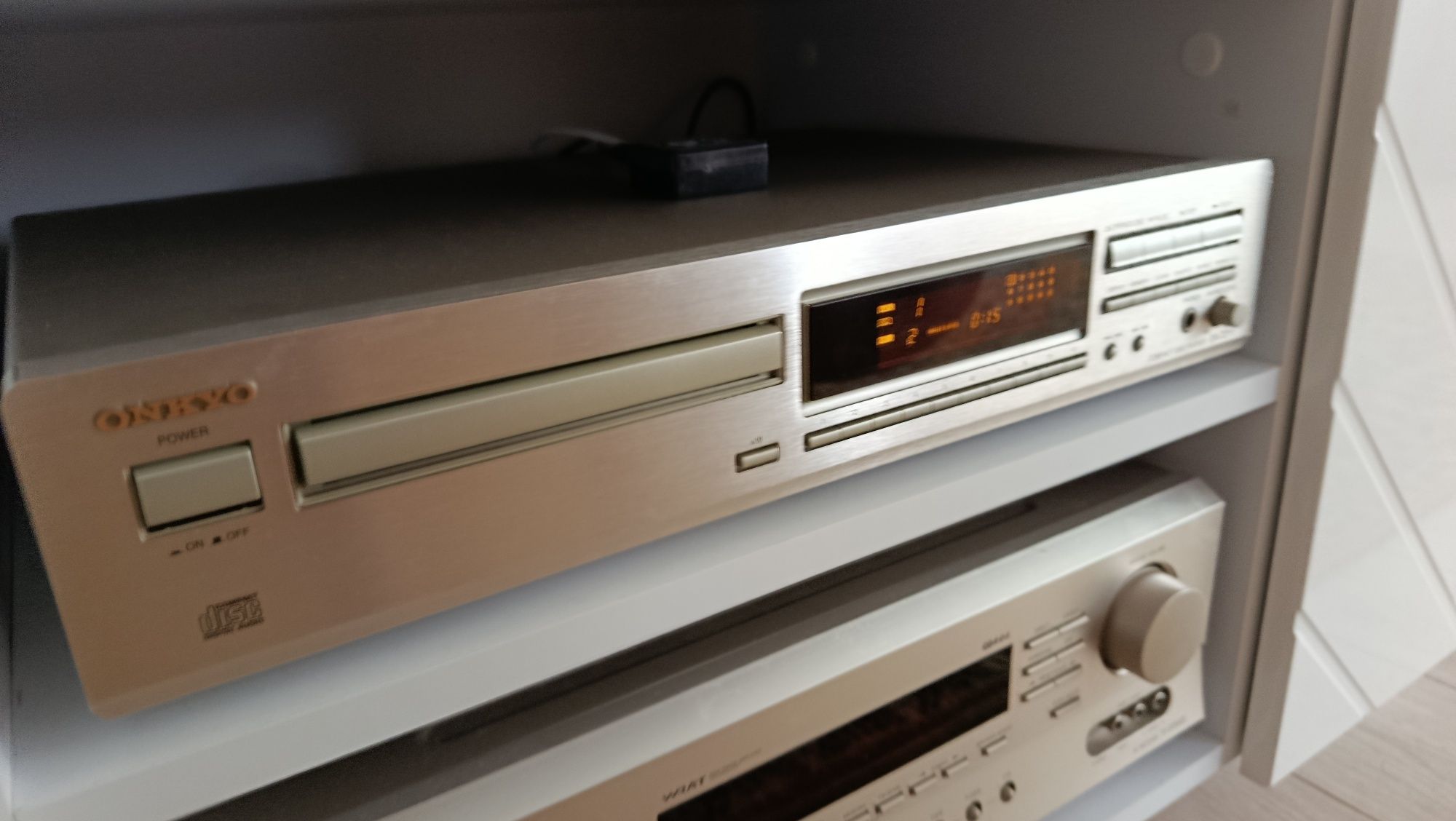 CD проигрыватель ONKYO DX-7211