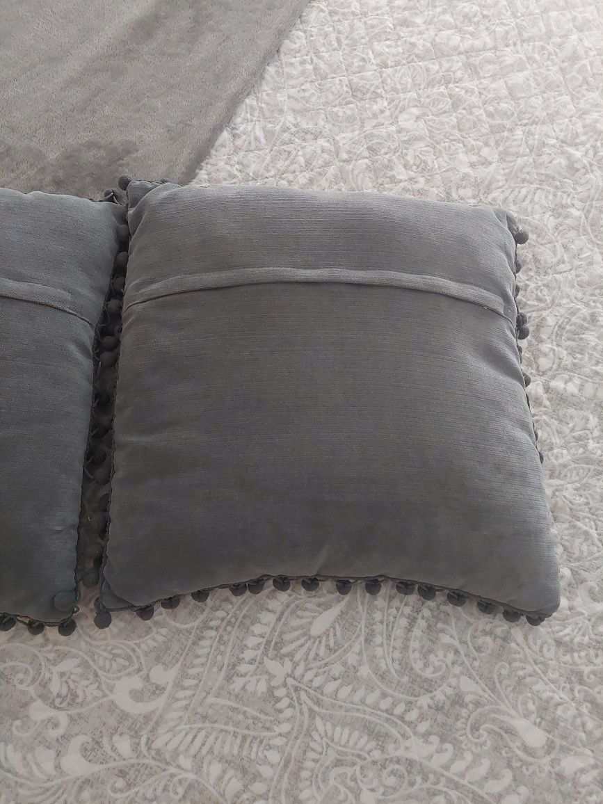 Almofadas decorativas com pompons
