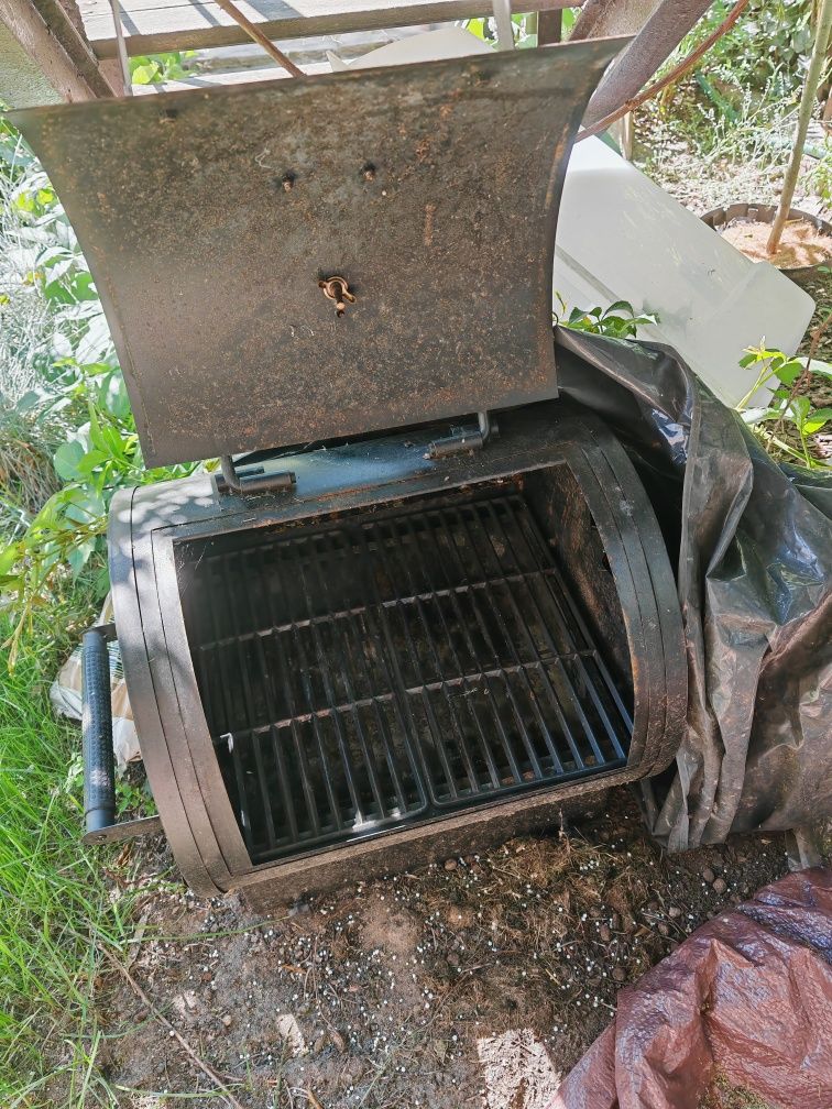 Grill Jamestown, termometr, żeliwne ruszty.