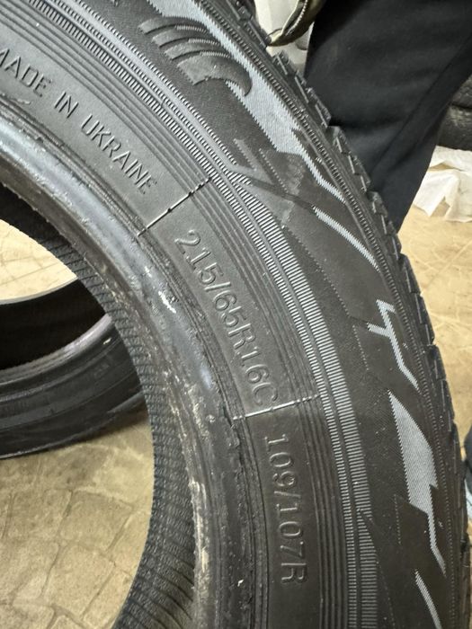 Гума зимова 215/65/R16c
