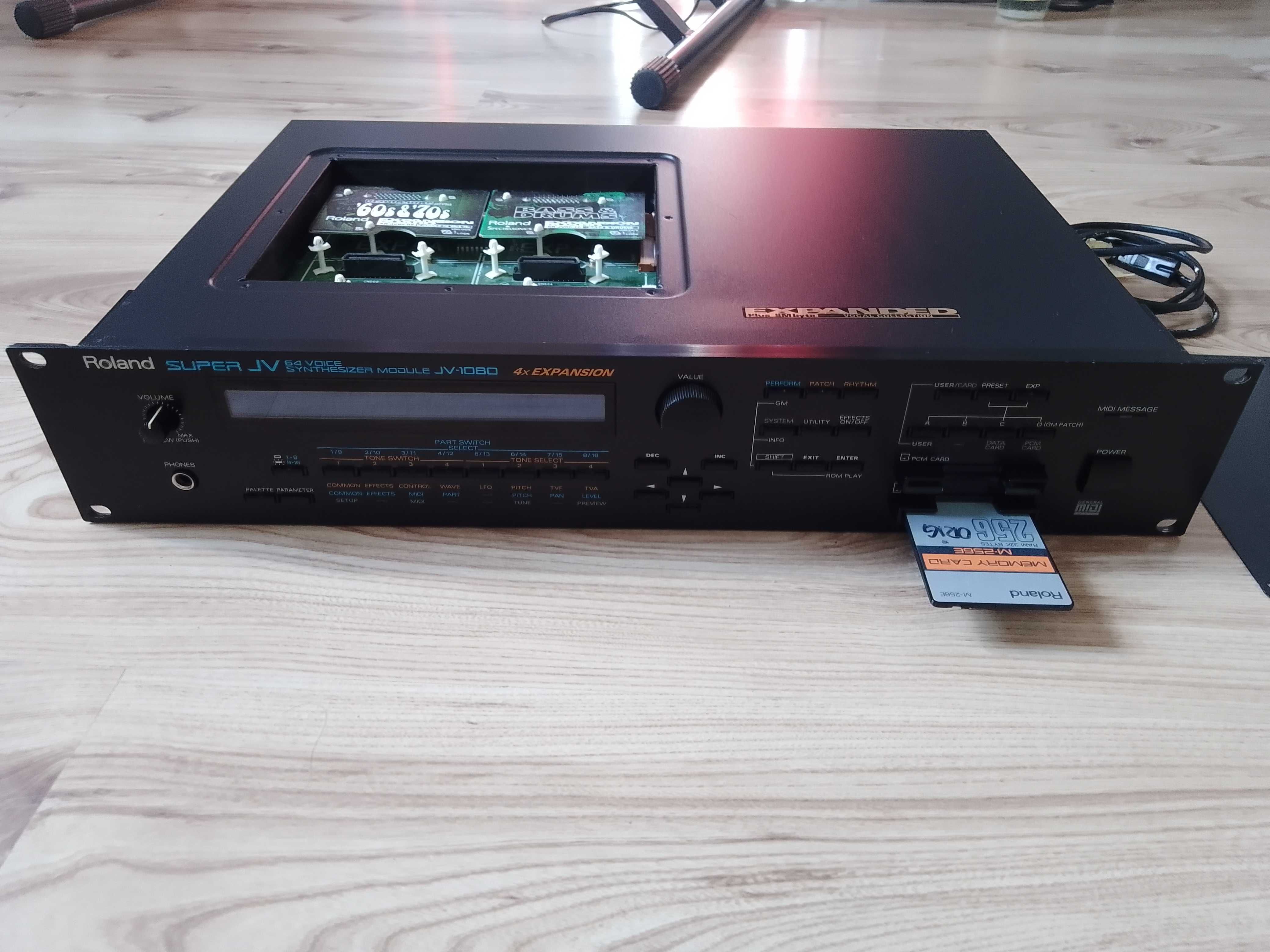 Roland JV 1080 plus karty