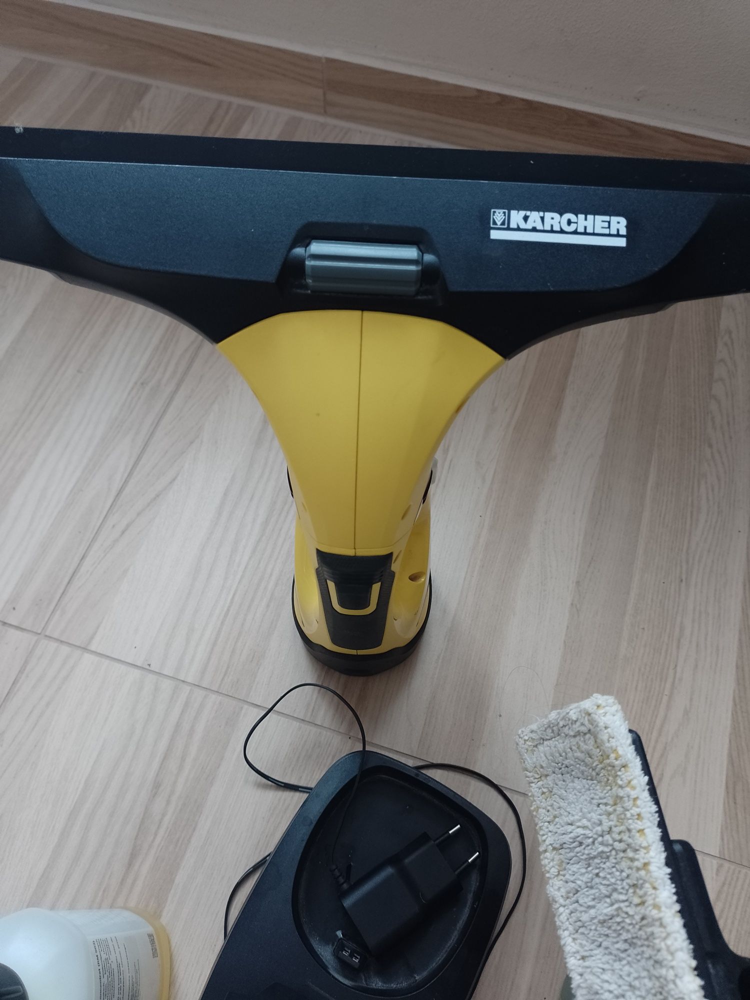 Myjka Karcher do okien, dwa akumulatory, ładowarka