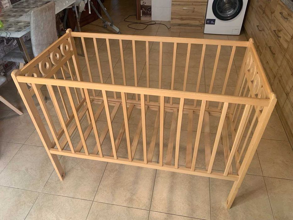 Дитяче ліжко з гойдалкою, натуральне дерево.