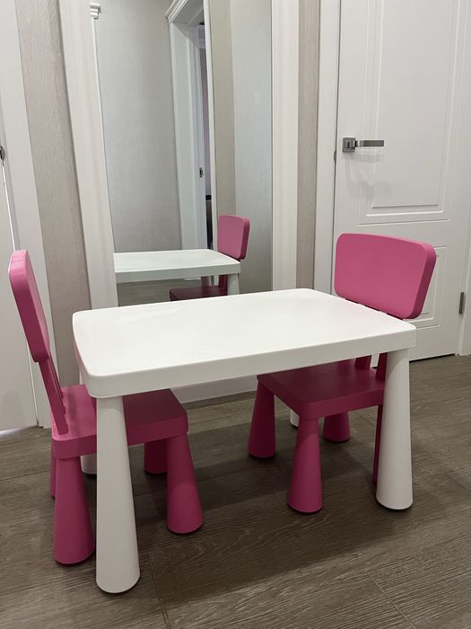 Стіл зі стільцями ікеа