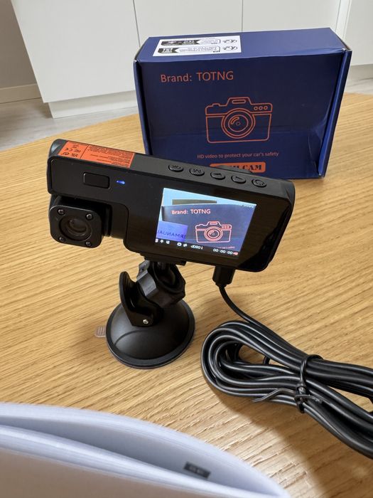 Відеореєстратор автомобільний з камерою салону