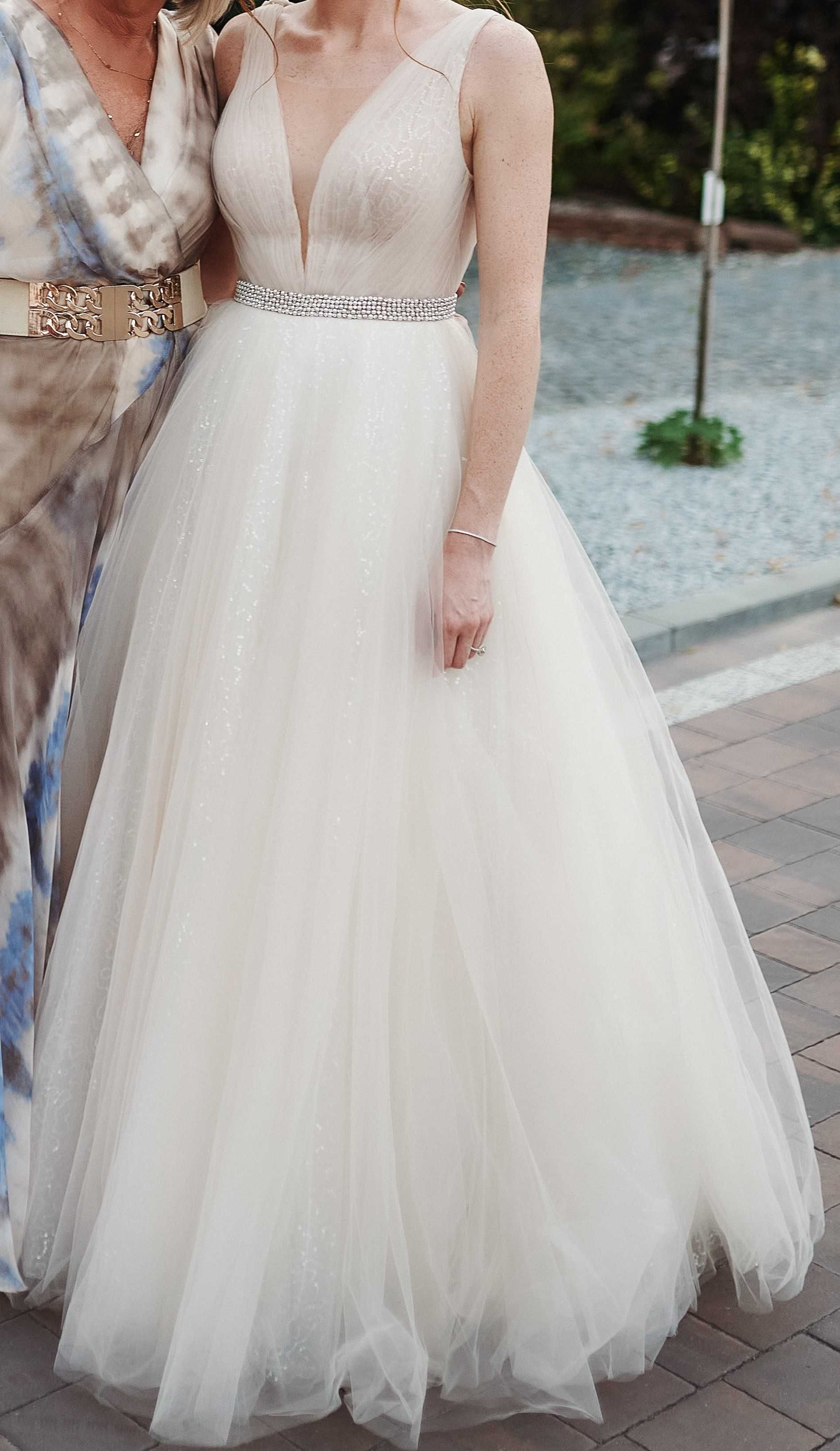 Suknia ślubna autorski projekt oryginalna biały jasny beż nude błysk