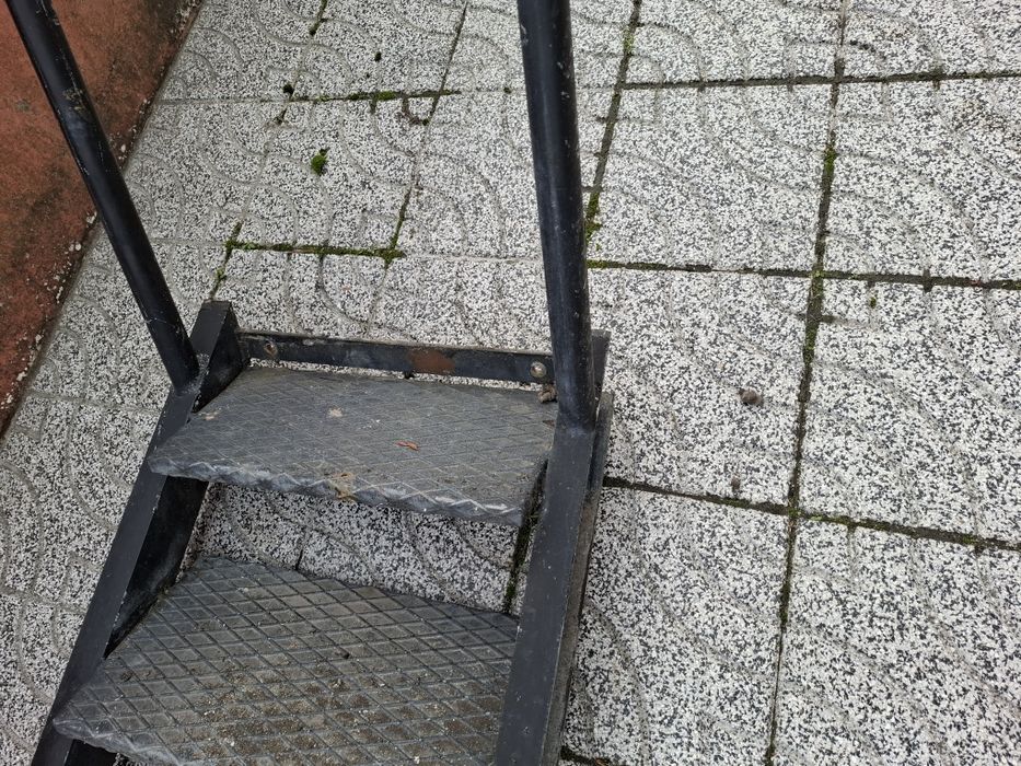 Escada ferro robusta