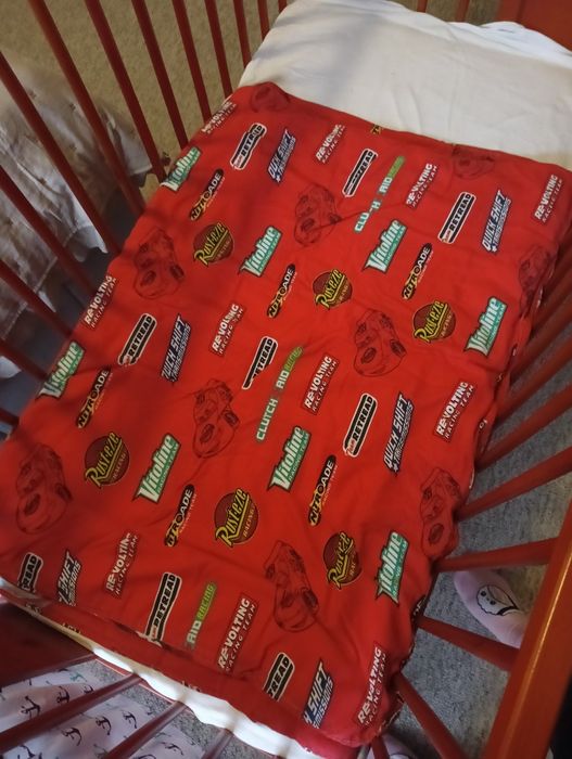 Łóżeczko dziecięce z materacem, kołderką