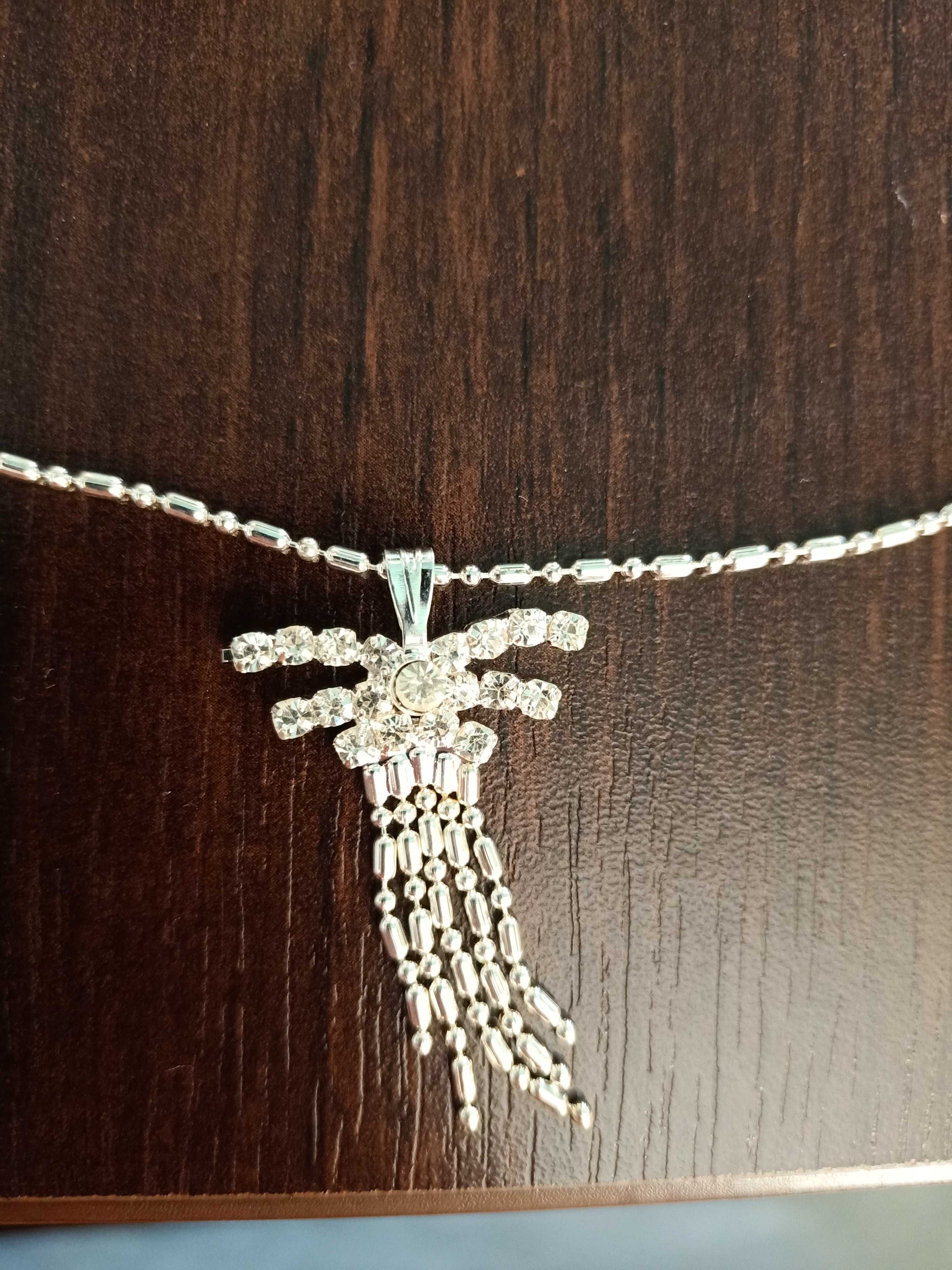 Komplet biżuterii kolczyki wkrętki+naszyjnik