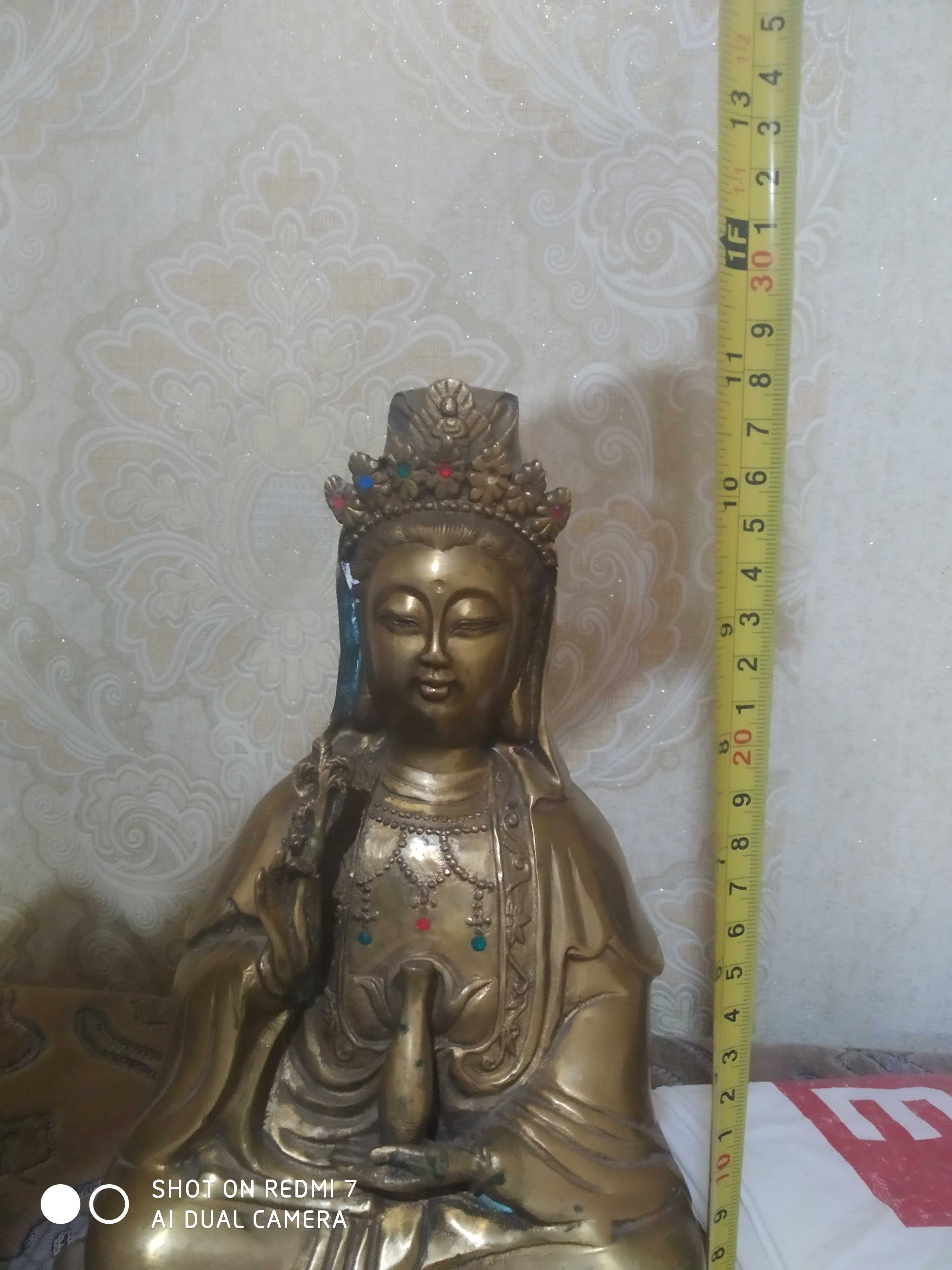 Статуетки Будди.