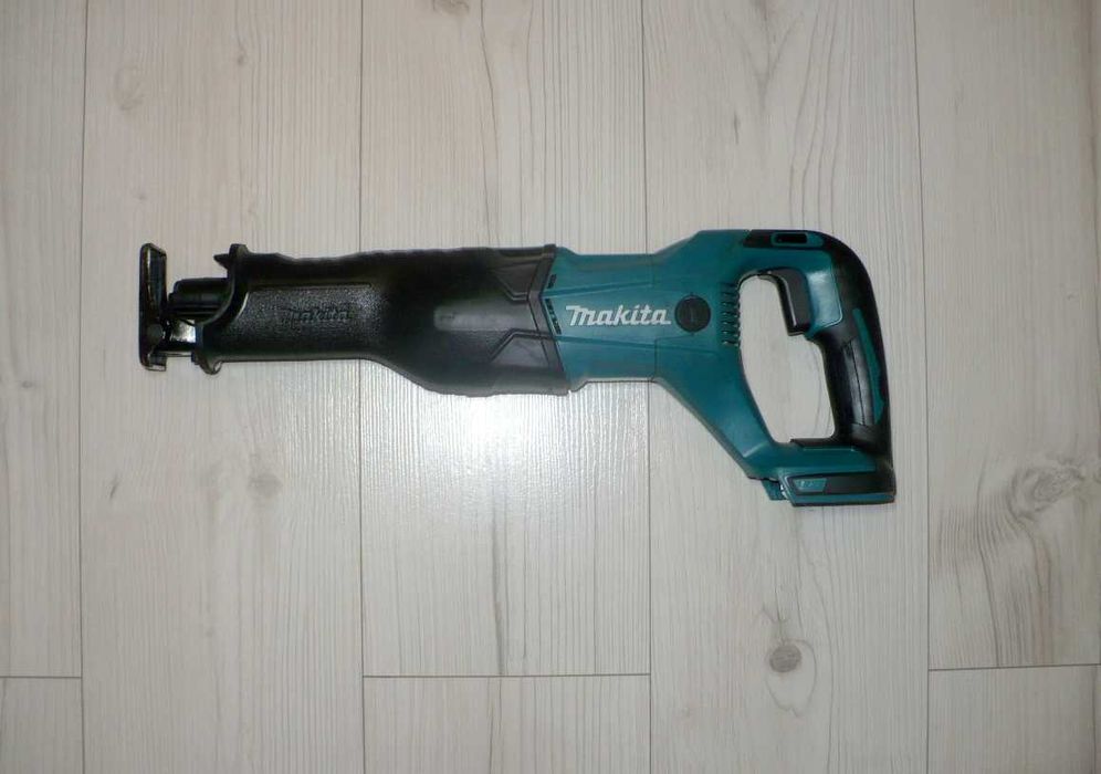 Piła szablasta , lisi ogon MAKITA DJR186