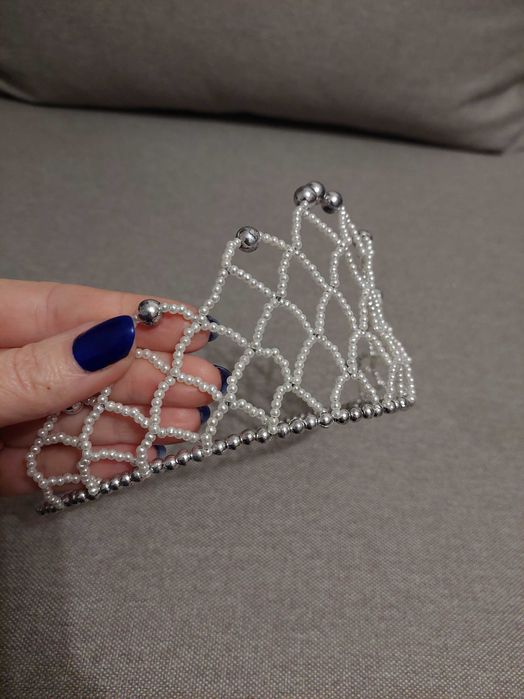 Красивая корона с бисера, бусин
Ручная работа