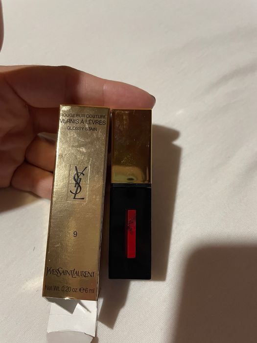 YSL błyszczyk czerwony kolor 9