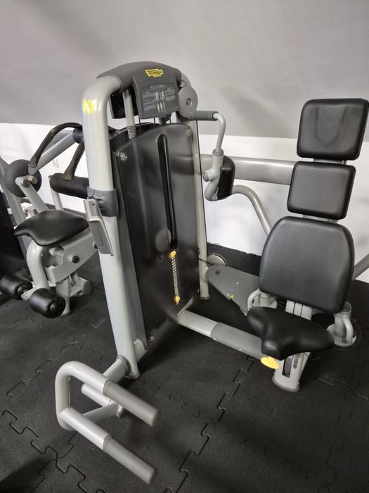 Technogym pectoral maszyna ze stosem na klatke