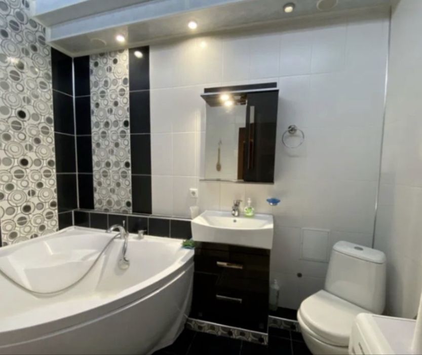 Продается уютная и просторная 2к /квартира Сталинка ,в Центре города!